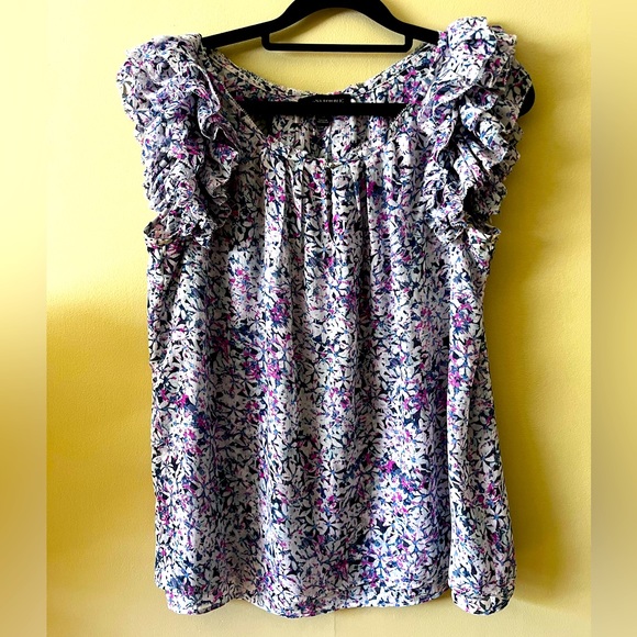 Banana Republic Ruffle Sleeve Top * Size SP - Picture 2 of 4